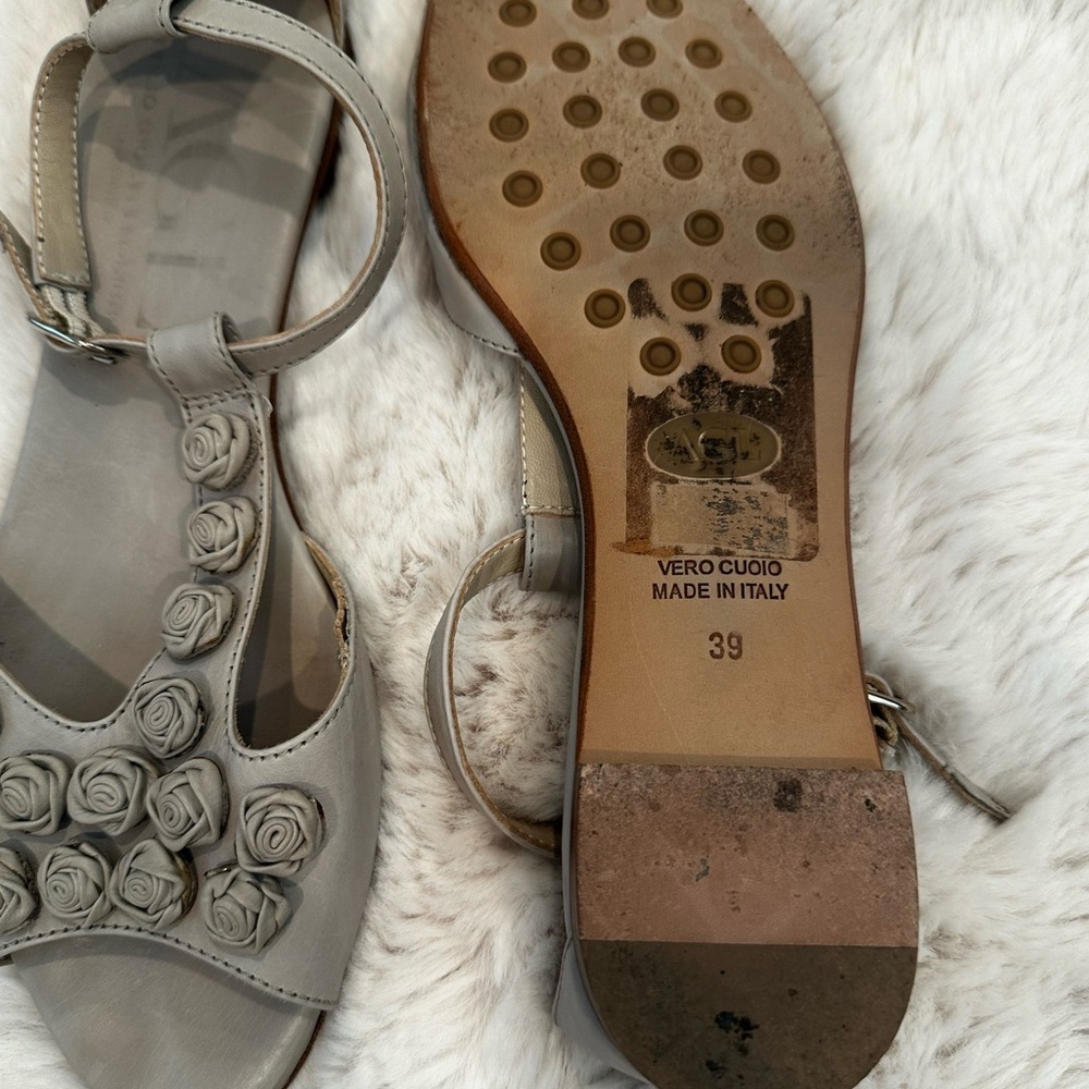 Attilio Giusti Leombruni Gray Floral Sandals - Picture 5 of 6